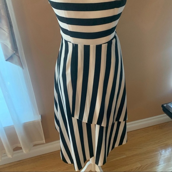 Gorgeous Vince Camuto asymmetrical dress - Picture 3 of 9